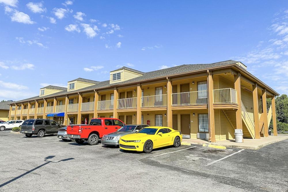 Bonita Lakes Inn by Capital O Meridian I20 photo 56