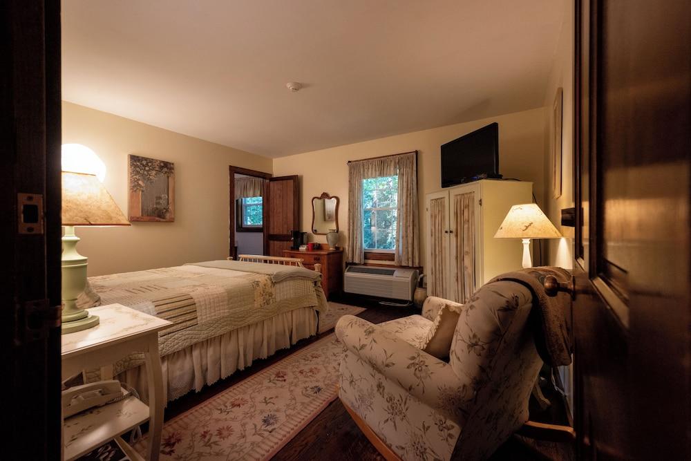 Gregory House Country Inn photo 14