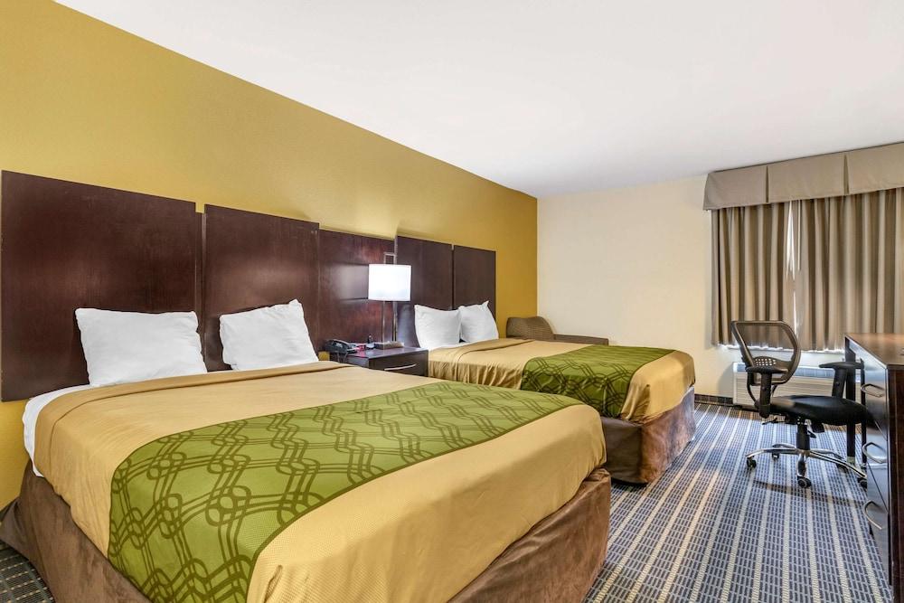 Econo Lodge Brunswick Travel Center photo 13