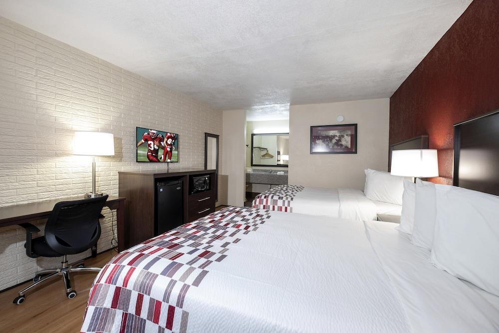 Red Roof Inn West Point photo 16
