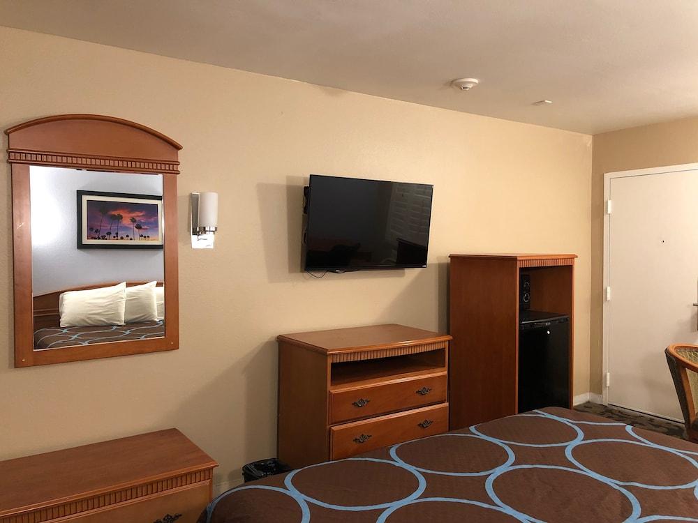 Orange Tustin Inn photo 6