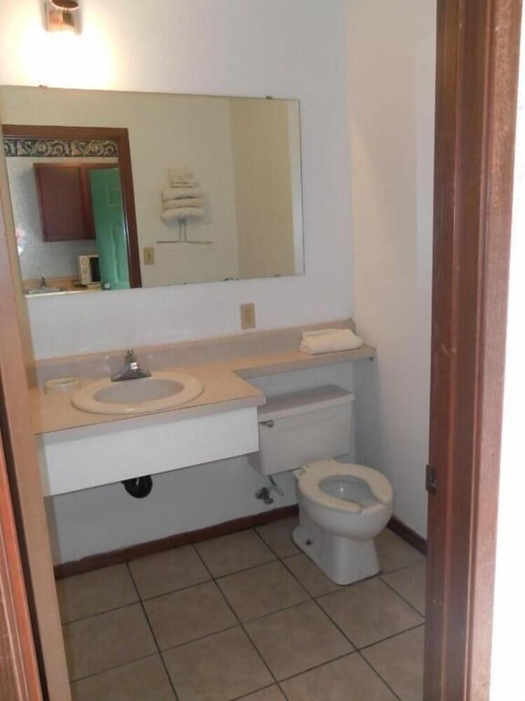 Tidewater Motel photo 8