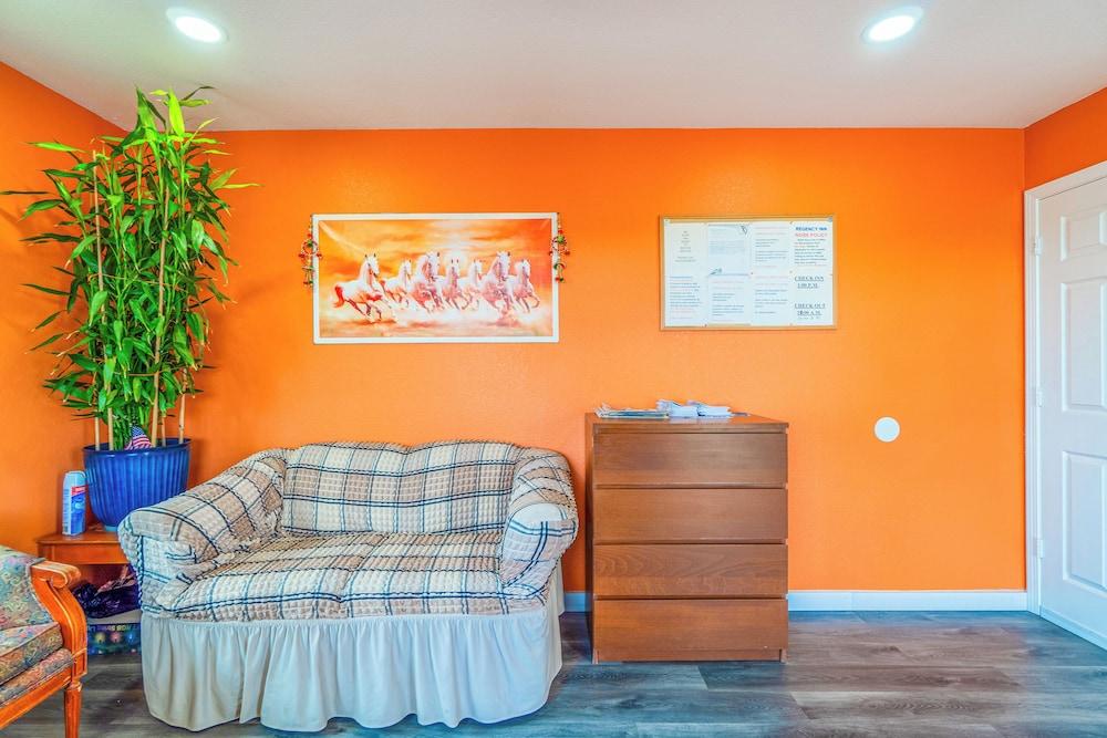 Regency Inn By OYO Rockdale TX photo 14