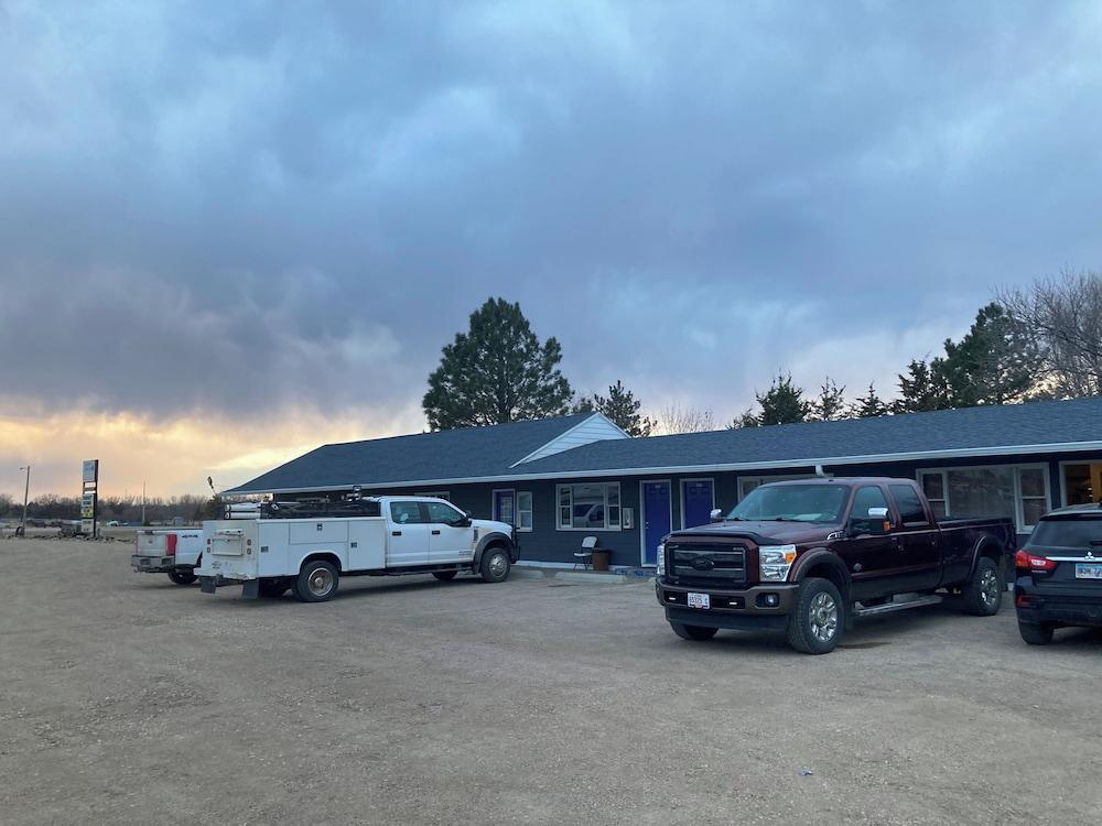 Dew Drop Inn Motel by OYO Miller SD photo 25