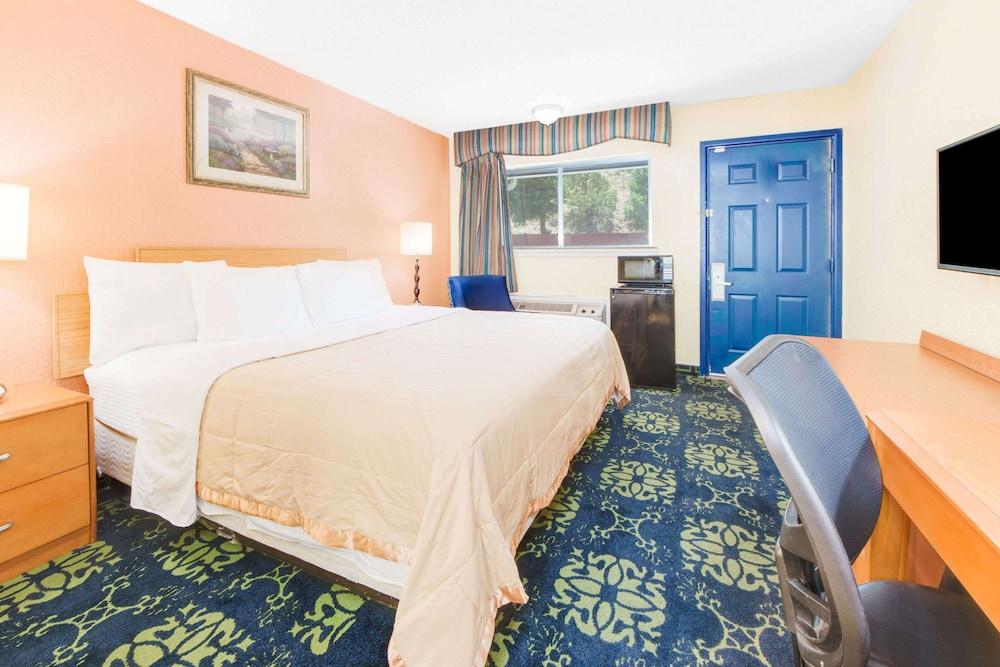 Travelodge by Wyndham Ruidoso photo 5