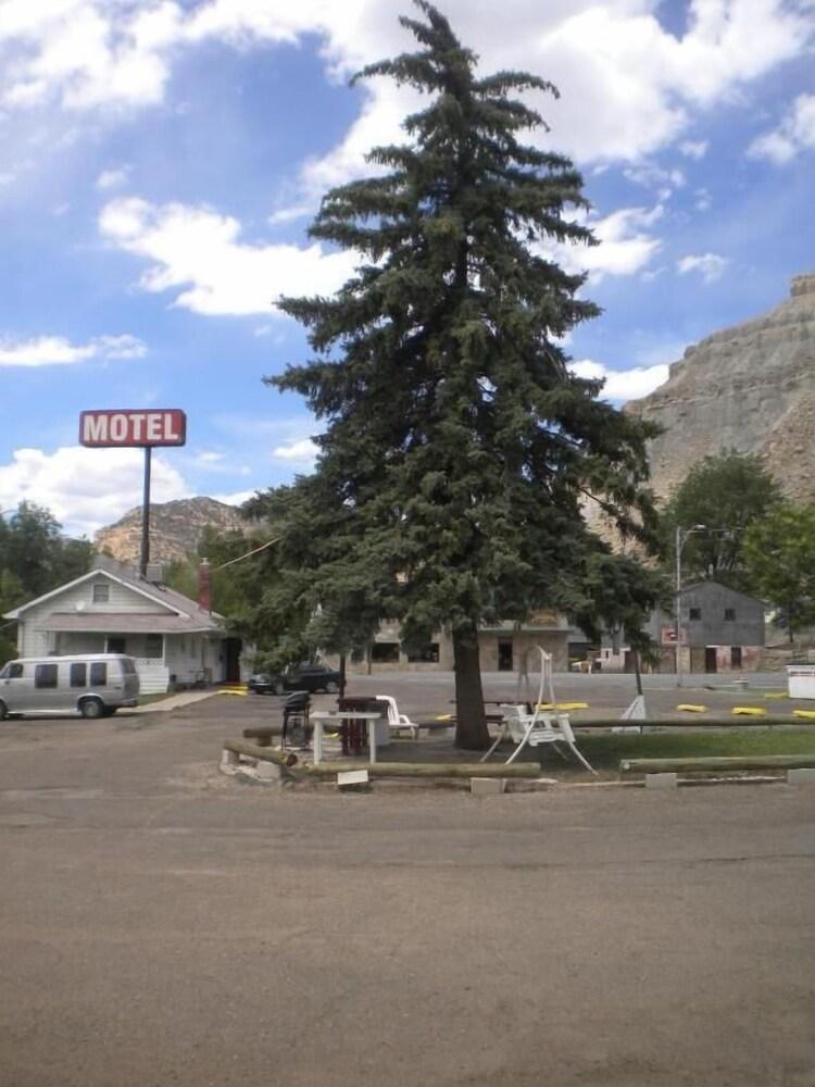 Riverside Motel photo 15