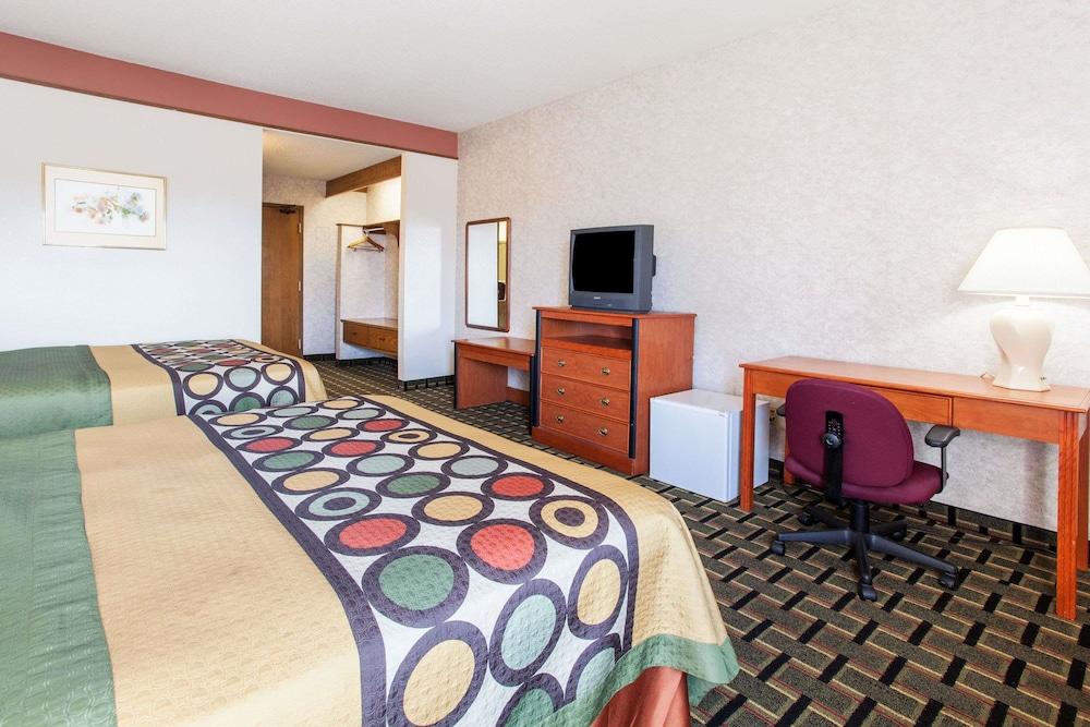 Super 8 by Wyndham Atchison photo 9