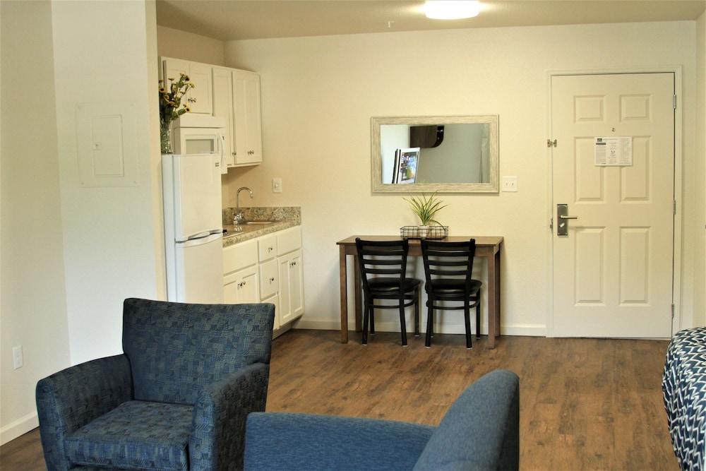 Stay Plus Extended Stay Suites photo 28