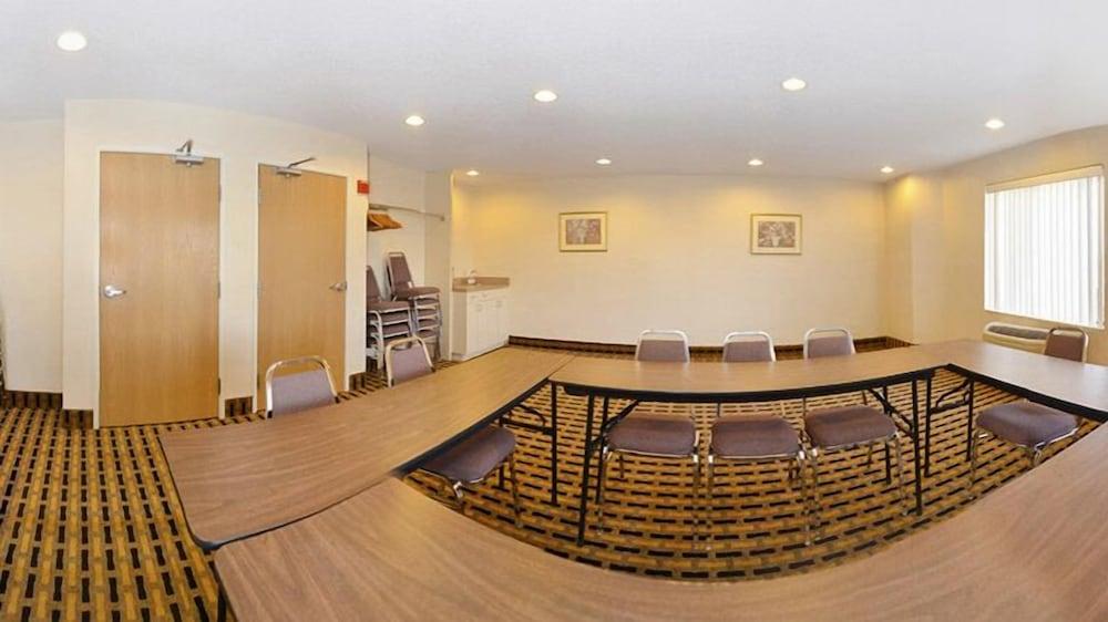 Quality Inn Lees Summit - Kansas City photo 35