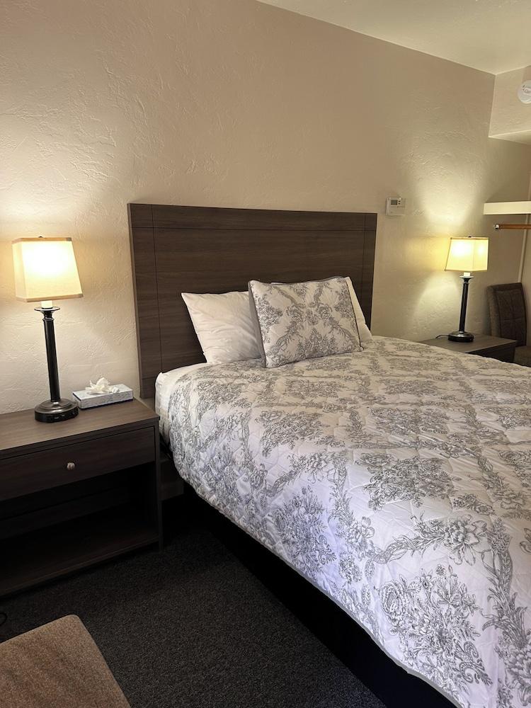 Lee Vining Motel photo 36