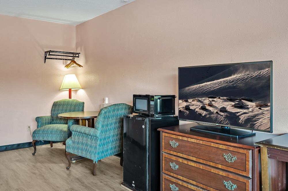 Travelers Inn photo 29