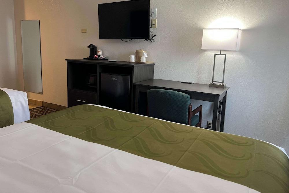 Quality Inn & Suites Louisville East photo 24