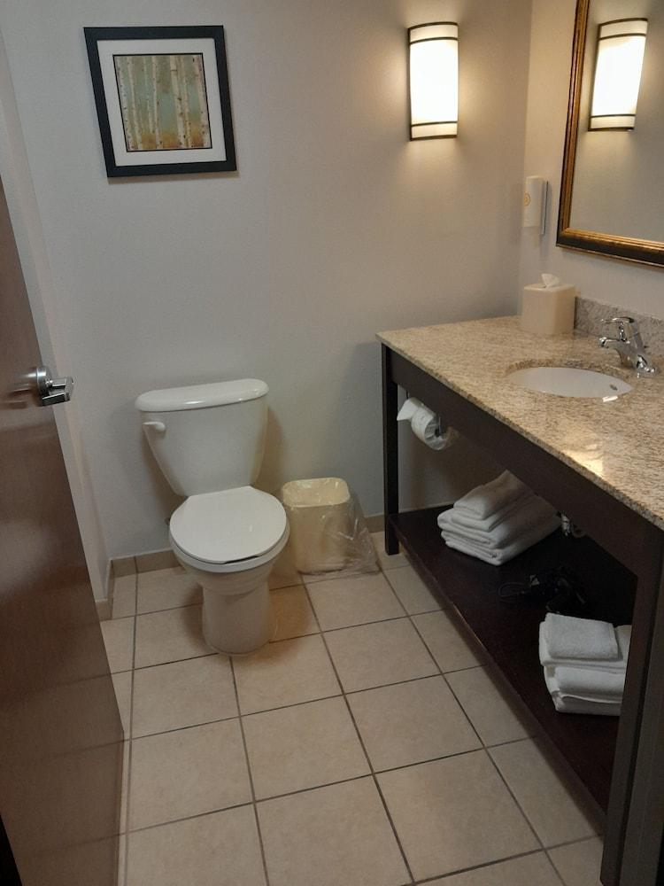 Comfort Suites Altoona North photo 10