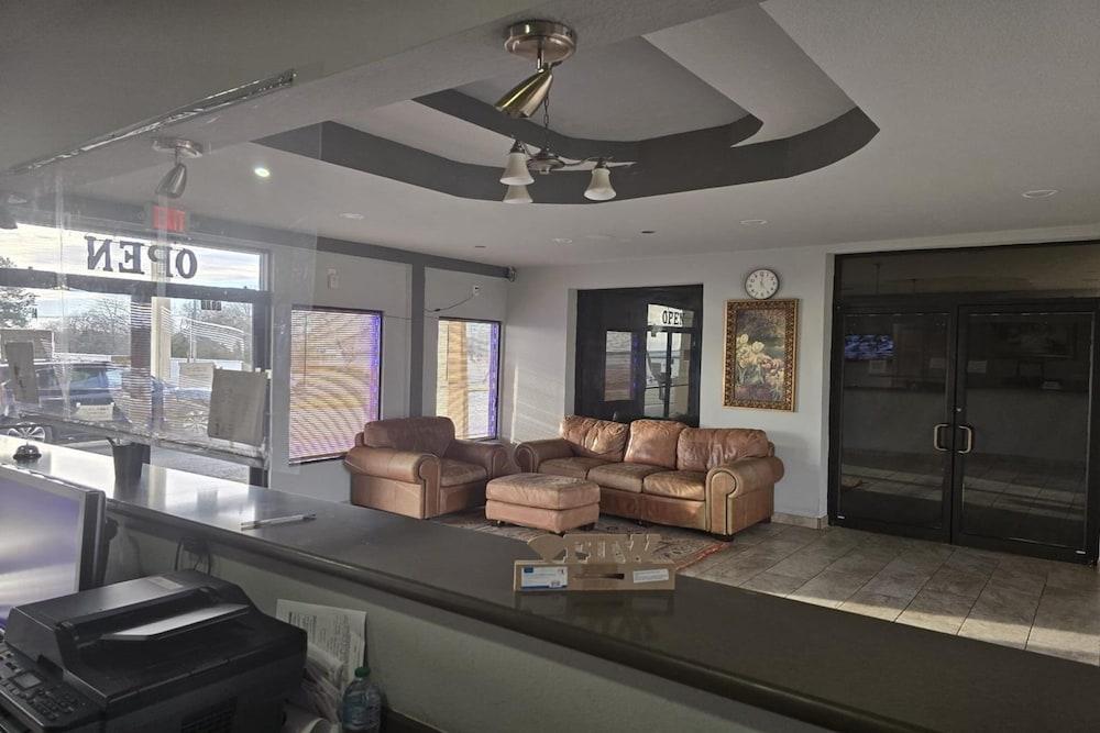 Luxury Inn & Suites and RV Park photo 9