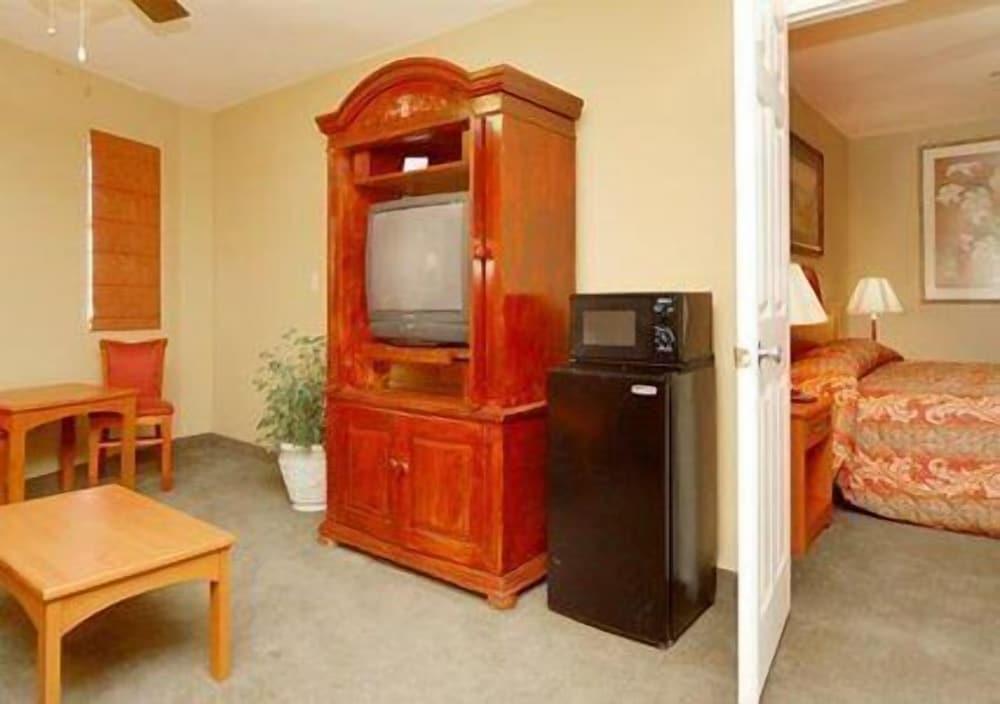 Econo Lodge Downtown photo 24