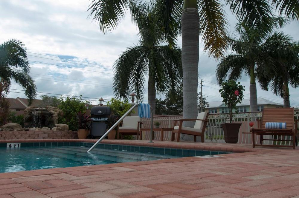 Hibiscus Suites - Gateway to Siesta Key photo 24