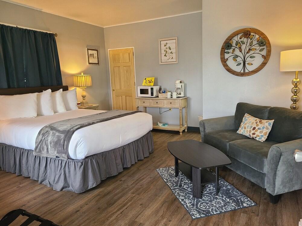 Lamplighter Cabins & Suites photo 21
