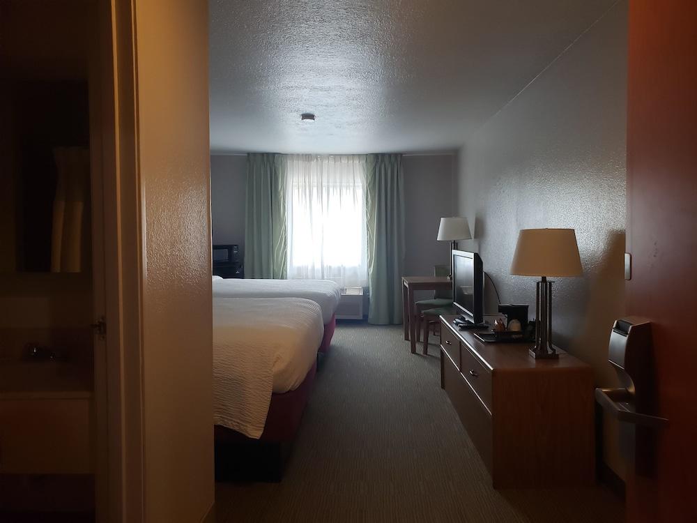 Country Inn & Suites by Radisson, Fairview Heights, IL photo 43