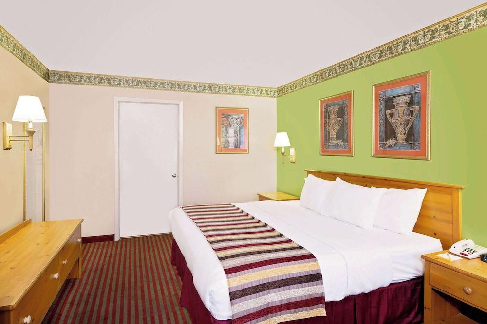 Days Inn & Suites by Wyndham Starkville photo 8