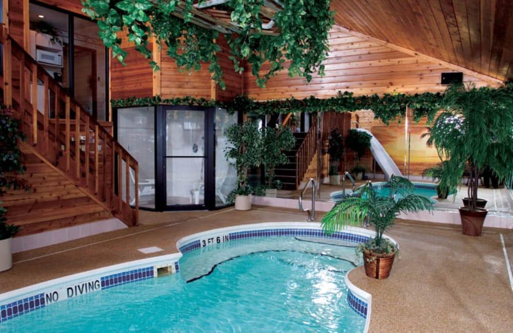 Sybaris Pool Suites Indianapolis photo 28