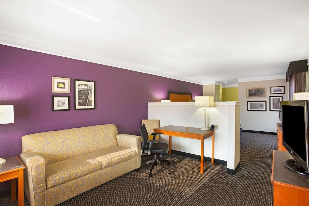 La Quinta Inn by Wyndham San Marcos photo 25