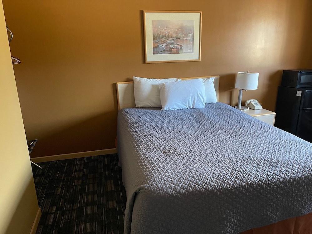 Lakeside Motor Inn photo 14