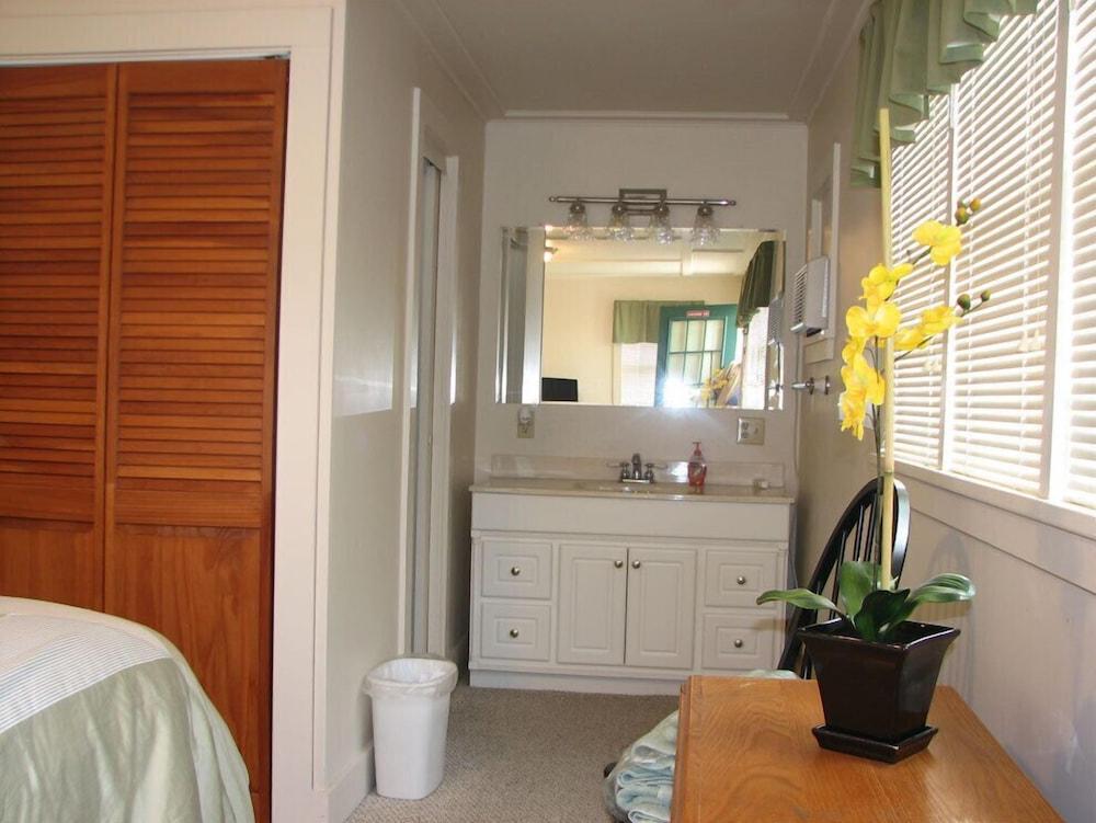 Wooden Boat Inn photo 38