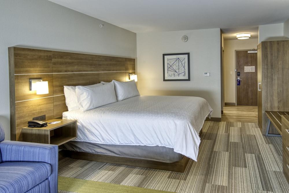 Holiday Inn Express & Suites Omaha Downtown - Old Market by IHG photo 4