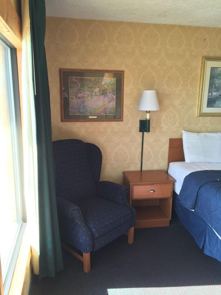 Town and Country Motel photo 3