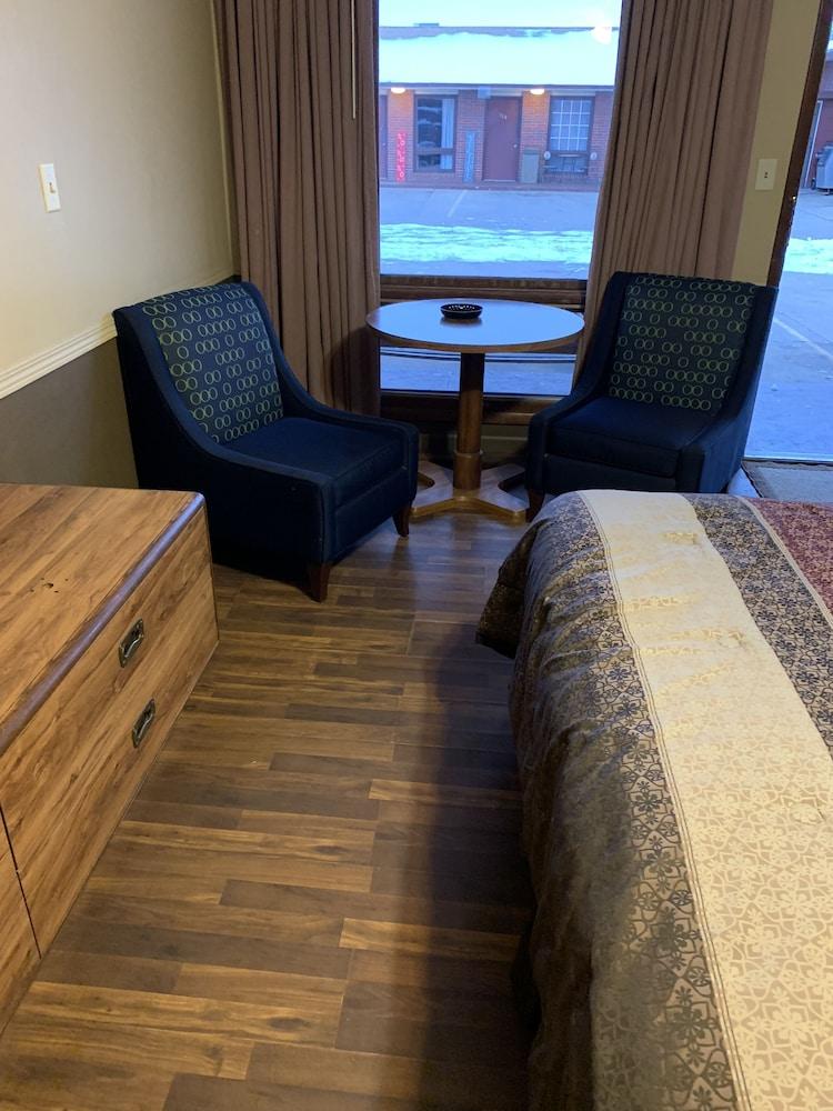 Blue Spruce Motel photo 23