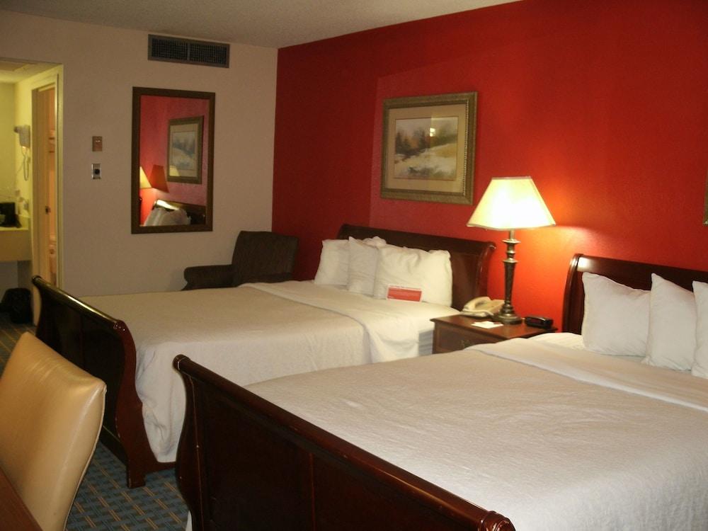 Salina Ambassador Hotel and Conference Center photo 23