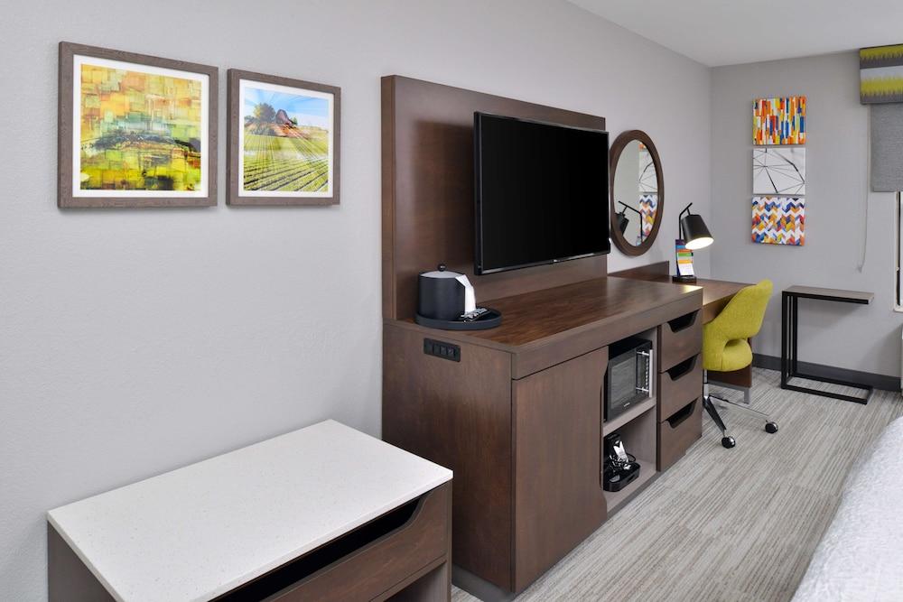 Hampton Inn LaPorte IN photo 21