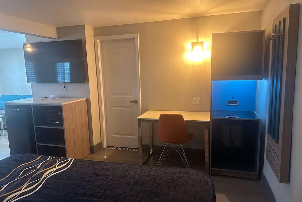 Super 8 by Wyndham Oceanside Downtown photo 19