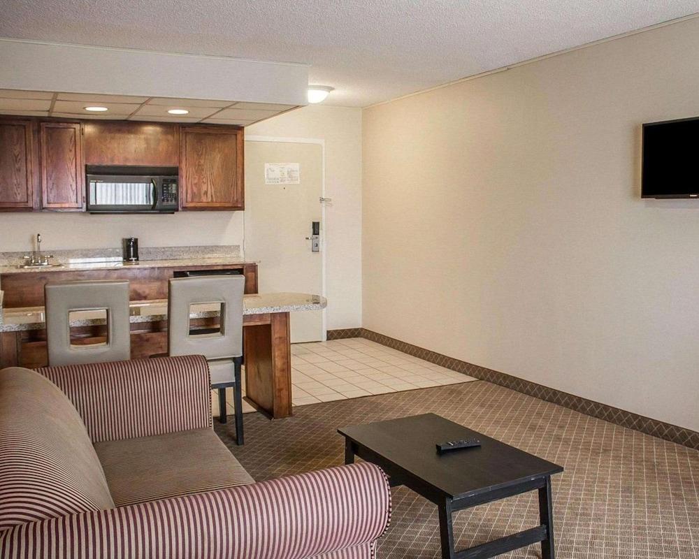 Howard Johnson by Wyndham Columbus State Fairgrounds I-71 photo 41