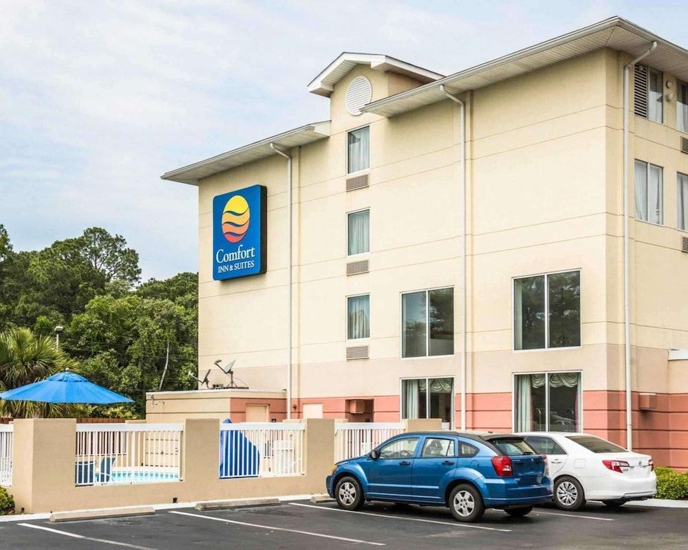 Comfort Inn & Suites photo 1