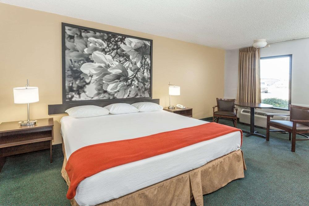 Super 8 by Wyndham Adel GA I-75 photo 8
