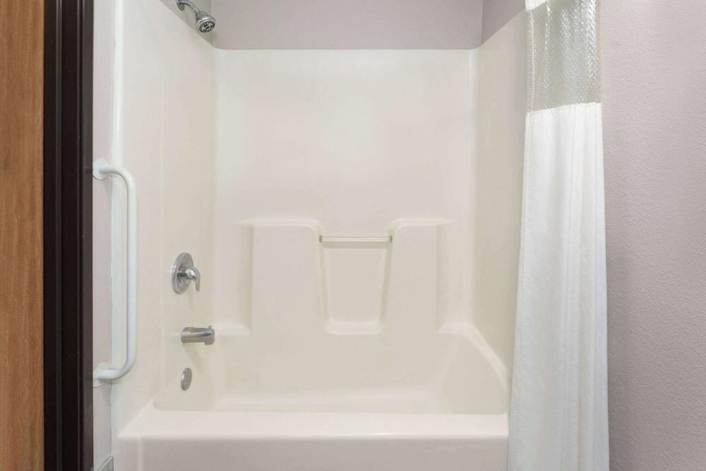 Days Inn by Wyndham Ogallala photo 17