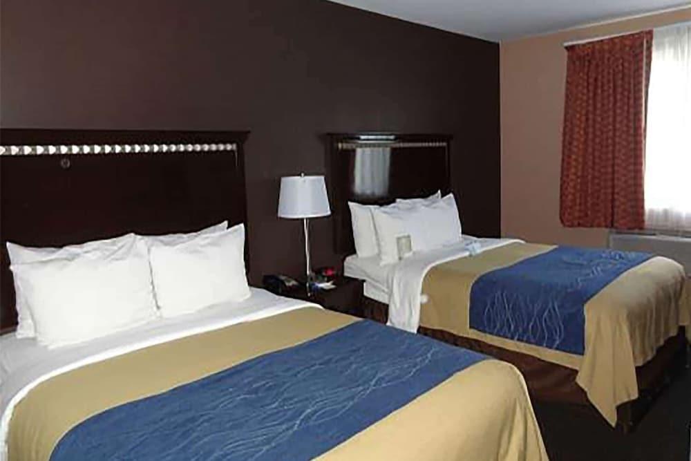 Travelodge by Wyndham Ozone Park photo 17