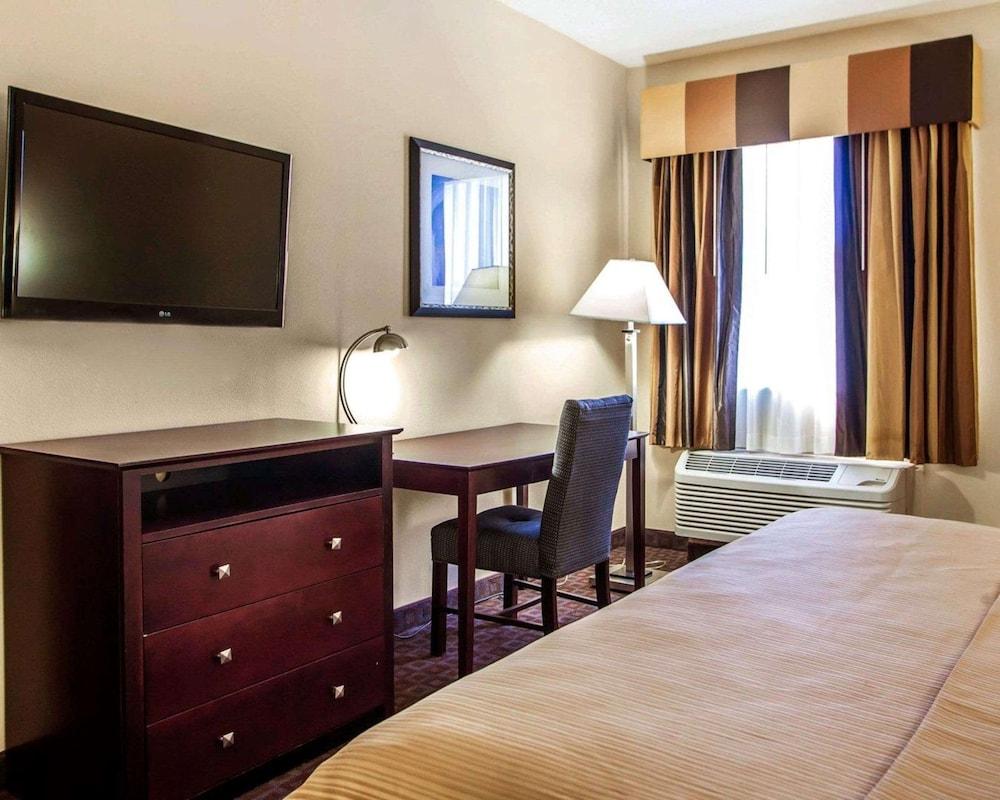 Quality Inn & Suites Peoria North photo 29