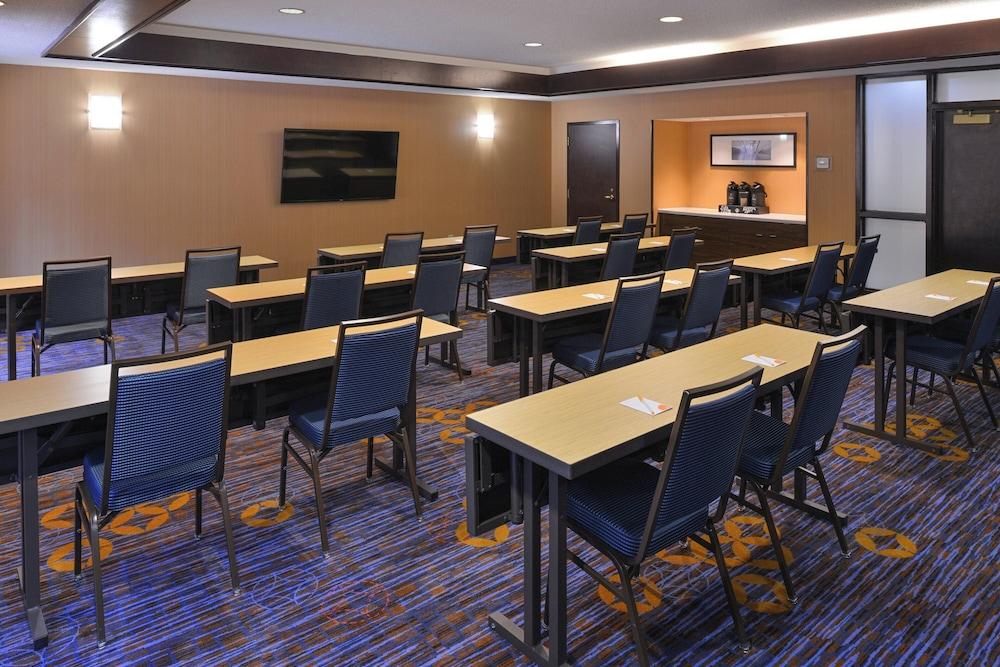 Courtyard Suwanee by Marriott photo 32