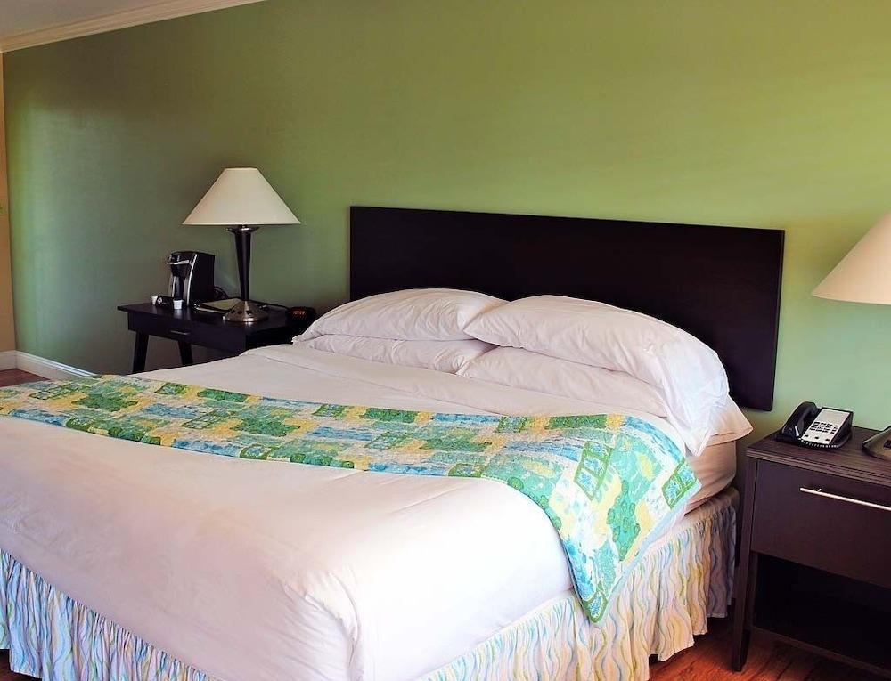 Edgewater Inn photo 2