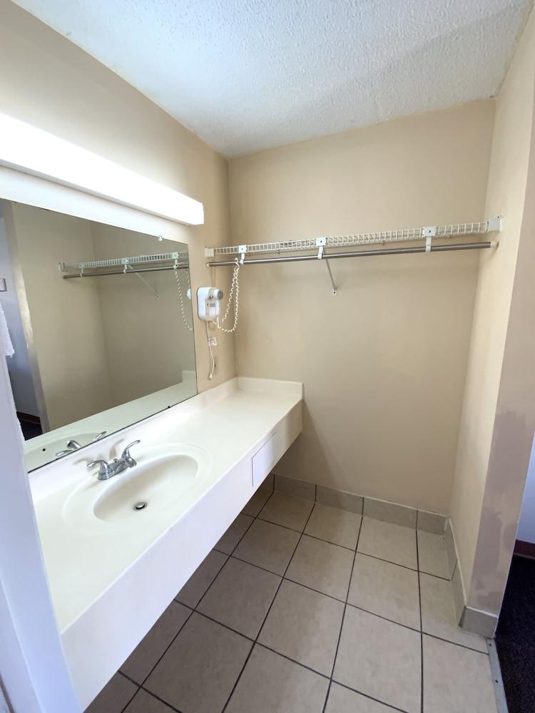 Royal Inn photo 8