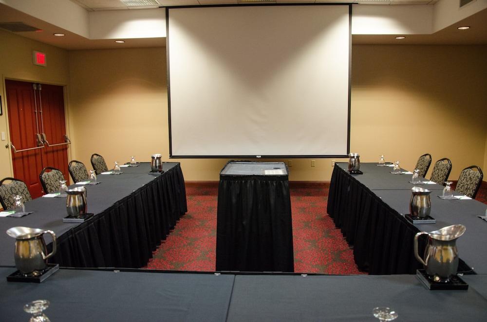 Holiday Inn Pewaukee - Milwaukee West by IHG photo 26