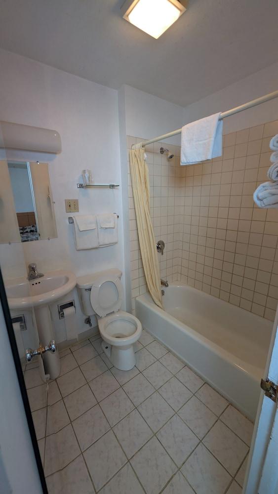 Restwel Motel photo 47