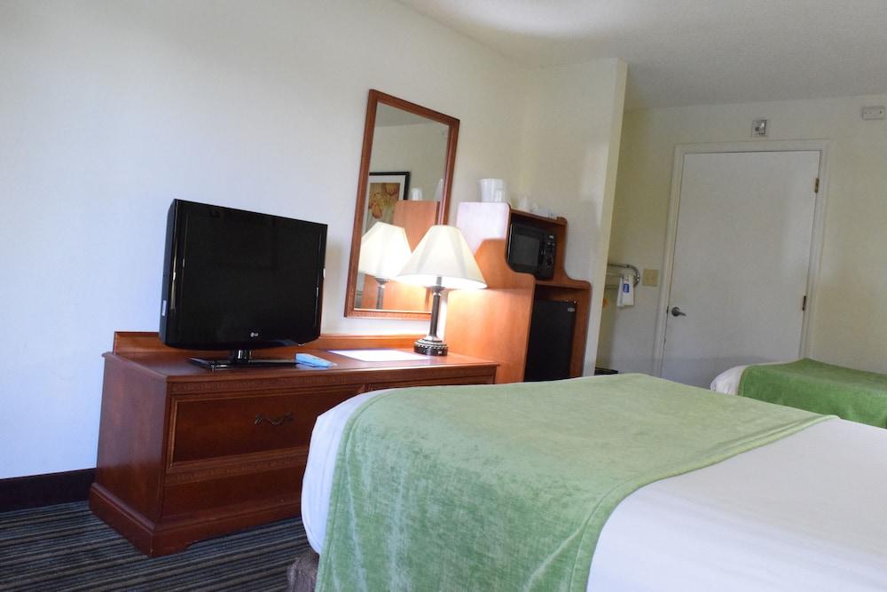 Ramada by Wyndham Savannah Gateway photo 8