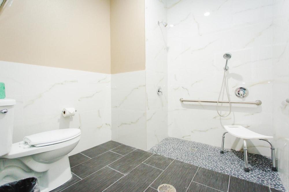 Budget Host Inn and Suites photo 25