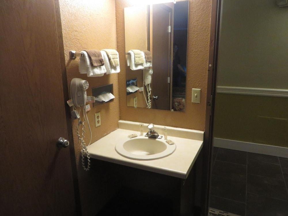 Riverside Suites photo 8