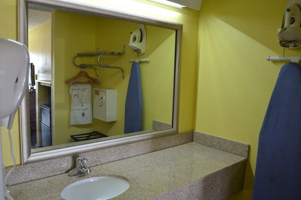 Econo Lodge Picayune photo 27