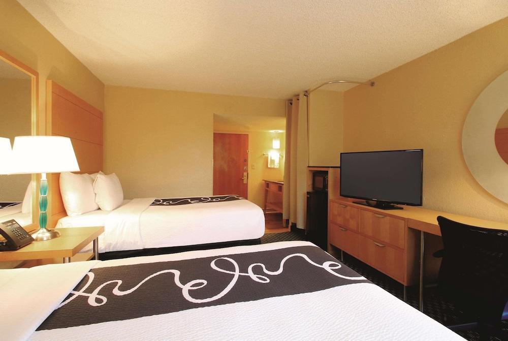 La Quinta Inn & Suites by Wyndham Deerfield Beach I-95 photo 37