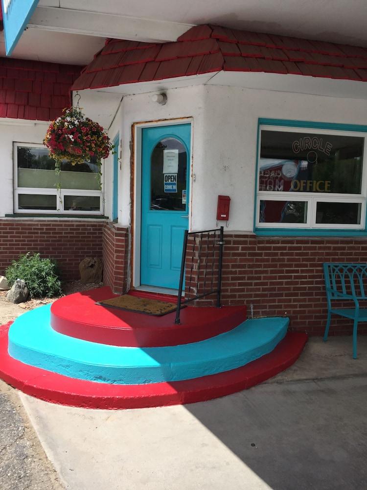 Circle R Motel photo 2